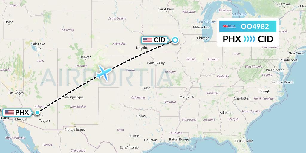 OO4982 SkyWest Airlines Flight Map: Phoenix to Cedar Rapids